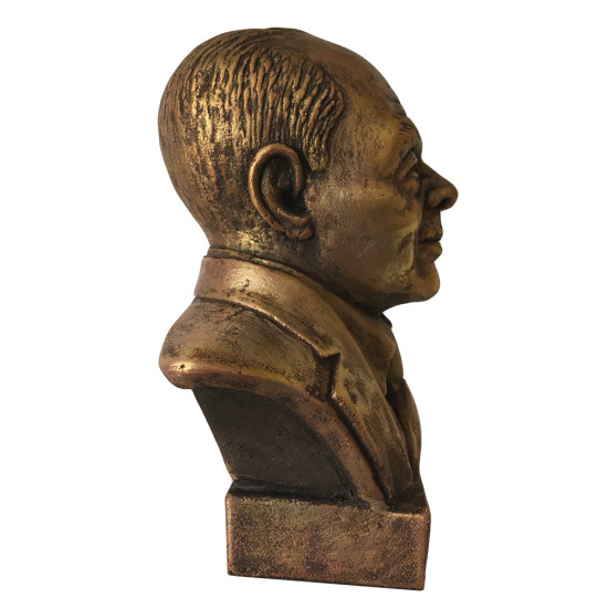 Bronze bust of Singapore Prime Minister Lee Kuan Yew