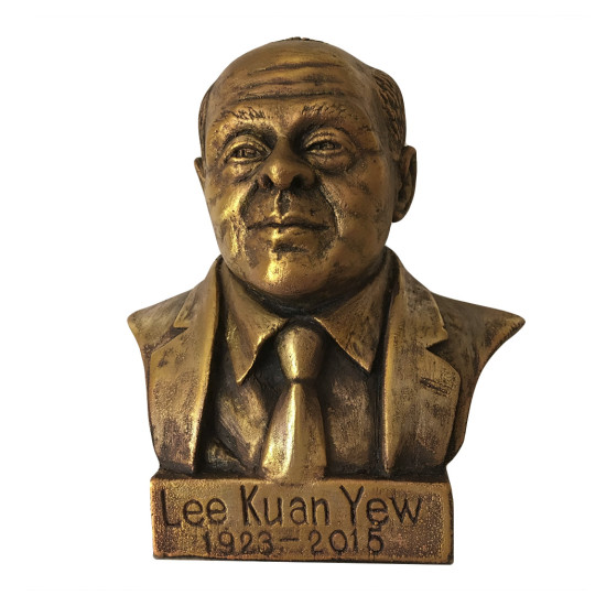 Busto de bronce del primer Primer Ministro de Singapur Lee Kuan Yew Busto de bronce del primer Primer Ministro de Singapur Lee Kuan Yew