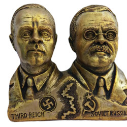 Busto de bronce del Pacto Molotov-Ribbentrop