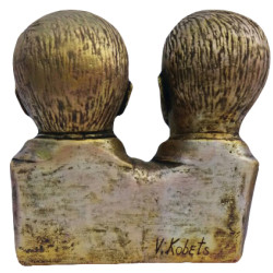 Busto de bronce del Pacto Molotov-Ribbentrop