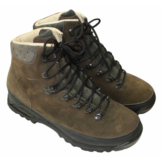 Tactical winter boots with "Vibram" outsole