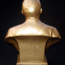 Busto de oro soviético del revolucionario ruso comunista Lenin