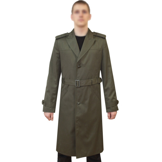 ソ連将校はソビエト軍の緑のオーバーコートをコートします