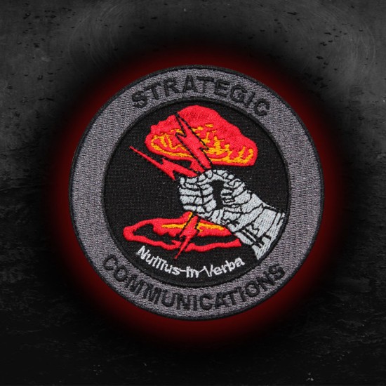 USA Strategic Communications Nullius in Verba besticktem Aufbügel- / Klettverschluss