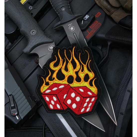 Patch de manchon thermocollant / velcro brodé à la main de cubes de jeu de flamme