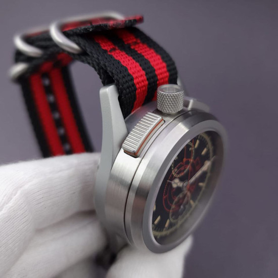 „Militärisches Glücksspiel“ Original-Armbanduhr. Echte sowjetische Militäruhr. Edelstahl-Armbanduhr in limitierter Auflage, Typ UdSSR