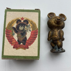 Figura di Misha in bronzo originale URSS Statua di Mishka olimpica vintage Autentica mascotte dell'orso dei giochi olimpici sovietici di Mosca del 1980