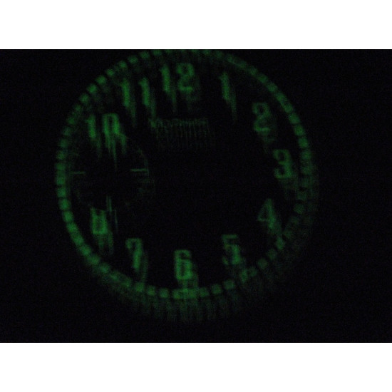 Sowjetische Armbanduhr 24 Stunden Molnija mit schwarzem Zifferblatt