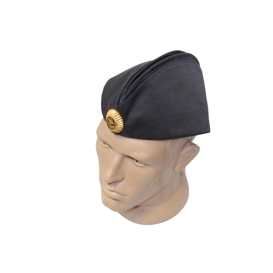 Il cappello nero Pilotka dell'ufficiale navale sovietico