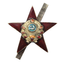 Cockade Red Star auf dem Kopfschmuck "7 Ribbons"