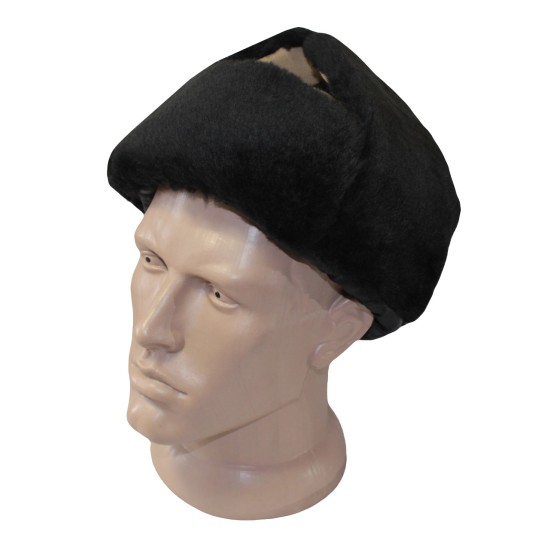 毛皮を持つ冬のイヤフラップモダンな合成ushanka帽子