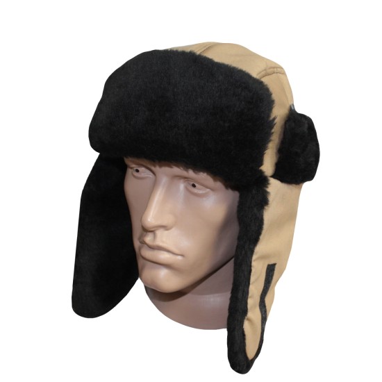 毛皮を持つ冬のイヤフラップモダンな合成ushanka帽子