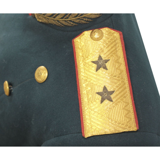 Un uniforme de parade AUTHENTIQUE soviétique du lieutenant-général FABRIQUÉ EN 1945