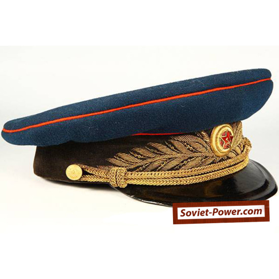 L'uniforme da parata sovietica del tenente generale LO FECE NEL 1945
