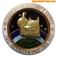 BADGE SPATIAL SOVIETIQUE Premier passager dans l'espace LAIKA