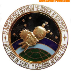 SOVIET SPACE BADGE Primo uomo nello spazio Y. Gagarin