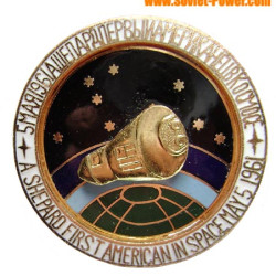 BADGE SPATIAL SOVIETIQUE (A.Shepard, premier Américain dans l'espace)