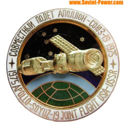 SOVIET SPACE BADGE APOLLO-SOYUZ joint flight USA-USSR