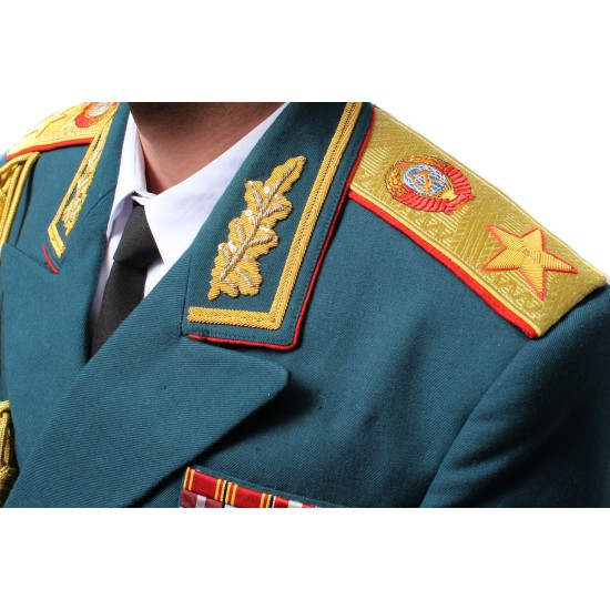 Russo / sovietico maresciallo parata uniforme militare con il cappello