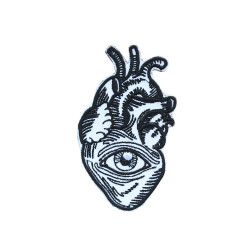 Parche bordado para coser, planchar o velcro con diseño de tatuaje de corazón