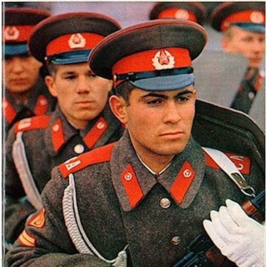 Russie sergent d'infanterie militaire chapeau visière soviétique