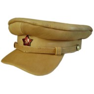 Sombrero de cuero rojo del ejército de la revolución de octubre en Rusia