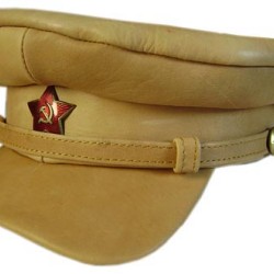 Sombrero de cuero rojo del ejército de la revolución de octubre en Rusia