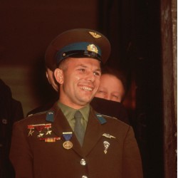 Russe officier de l'aviation visière chapeau soviétique GAGARIN