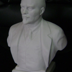 Busto del rivoluzionario comunista Vladimir Ilyich Ulyanov (aka Lenin) da LFZ