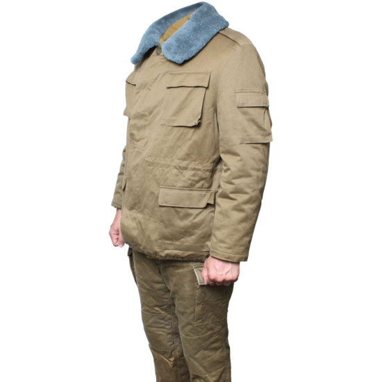 Gli ufficiali militari sovietici dell'AFGHANISTAN disertano l'afghanka dell'uniforme invernale Gli ufficiali militari sovietici dell'AFGHANISTAN disertano l'afghanka dell'uniforme invernale