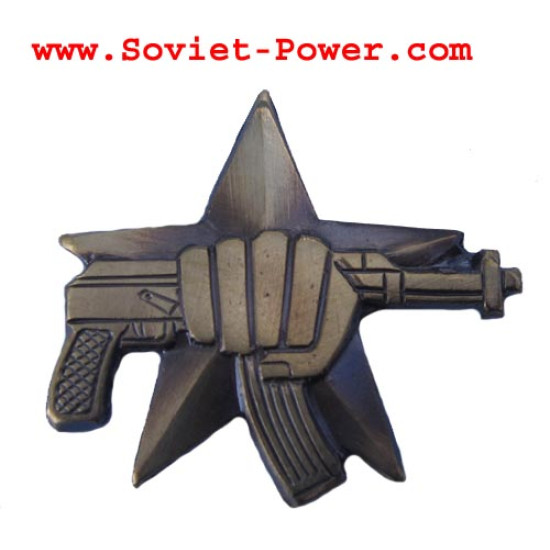 Distintivo delle forze speciali militari sovietiche con la pistola